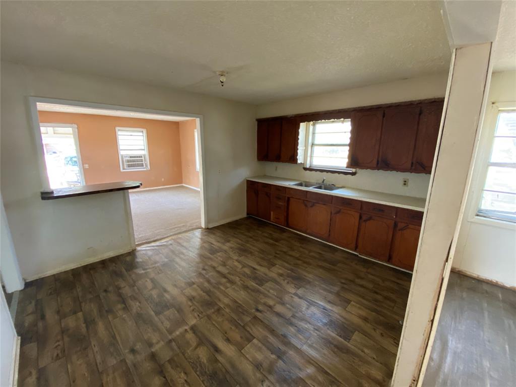 501 E Broadway Property Photo 5