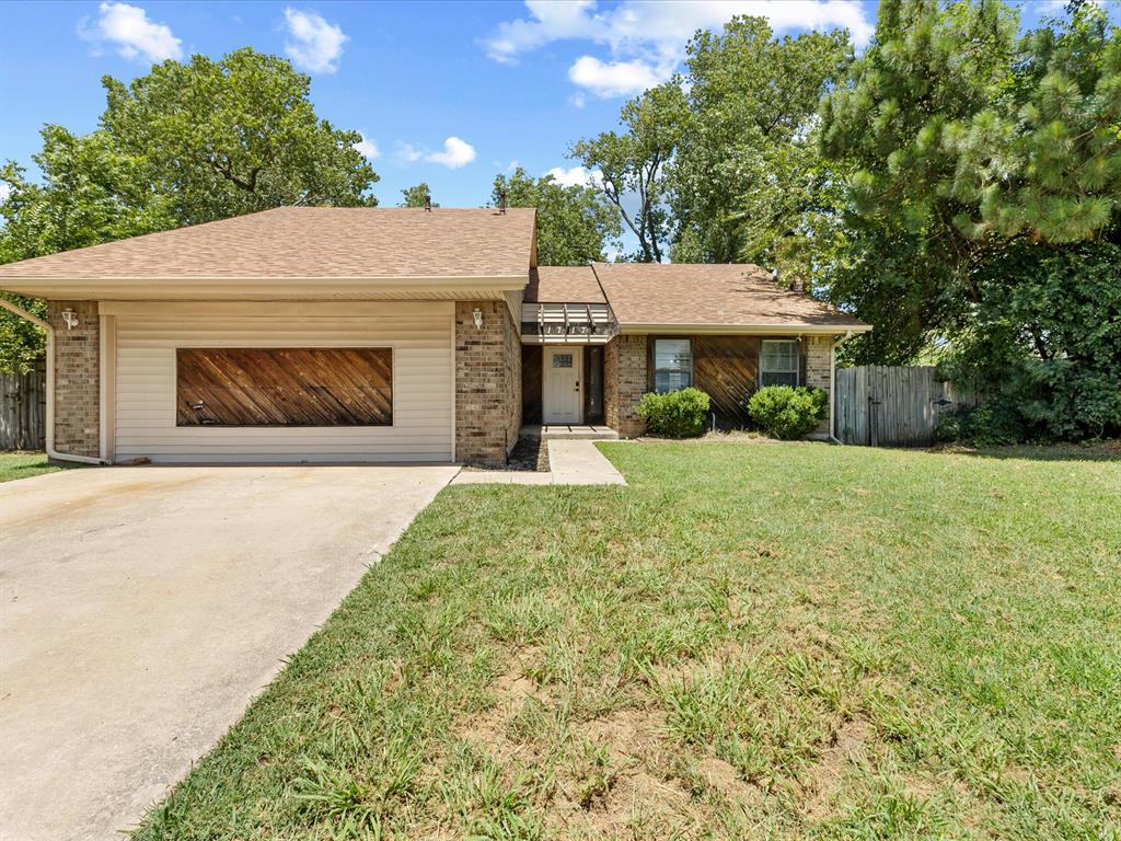 1717 Crest Circle Property Photo 1