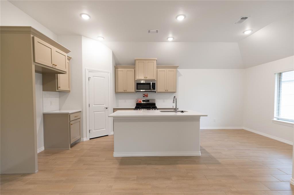 8708 Poppey Place Property Photo 4