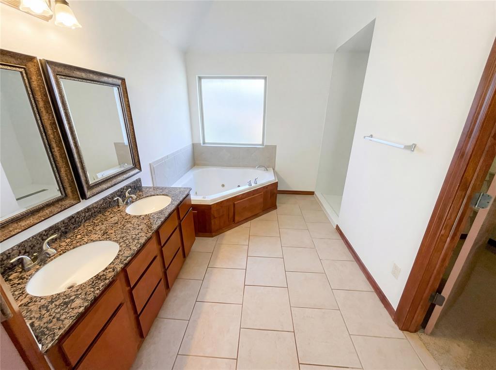305 N Lakeside Terrace Property Photo 6