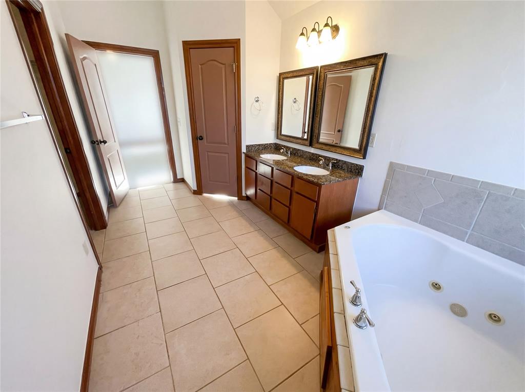 305 N Lakeside Terrace Property Photo 12