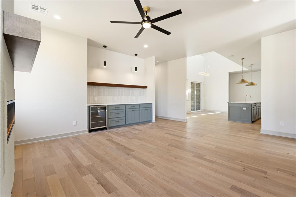 8101 Amber Ridge Drive Property Photo 11