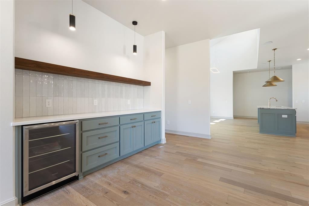 8101 Amber Ridge Drive Property Photo 14