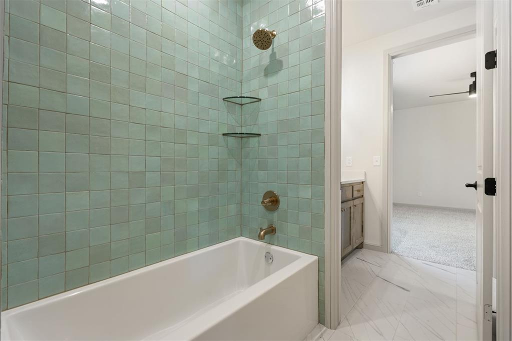 8101 Amber Ridge Drive Property Photo 38