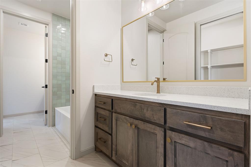 8101 Amber Ridge Drive Property Photo 39