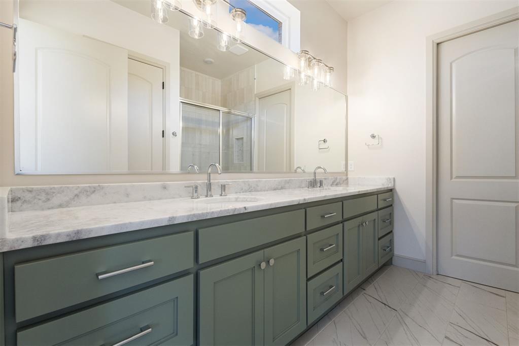 8101 Amber Ridge Drive Property Photo 40