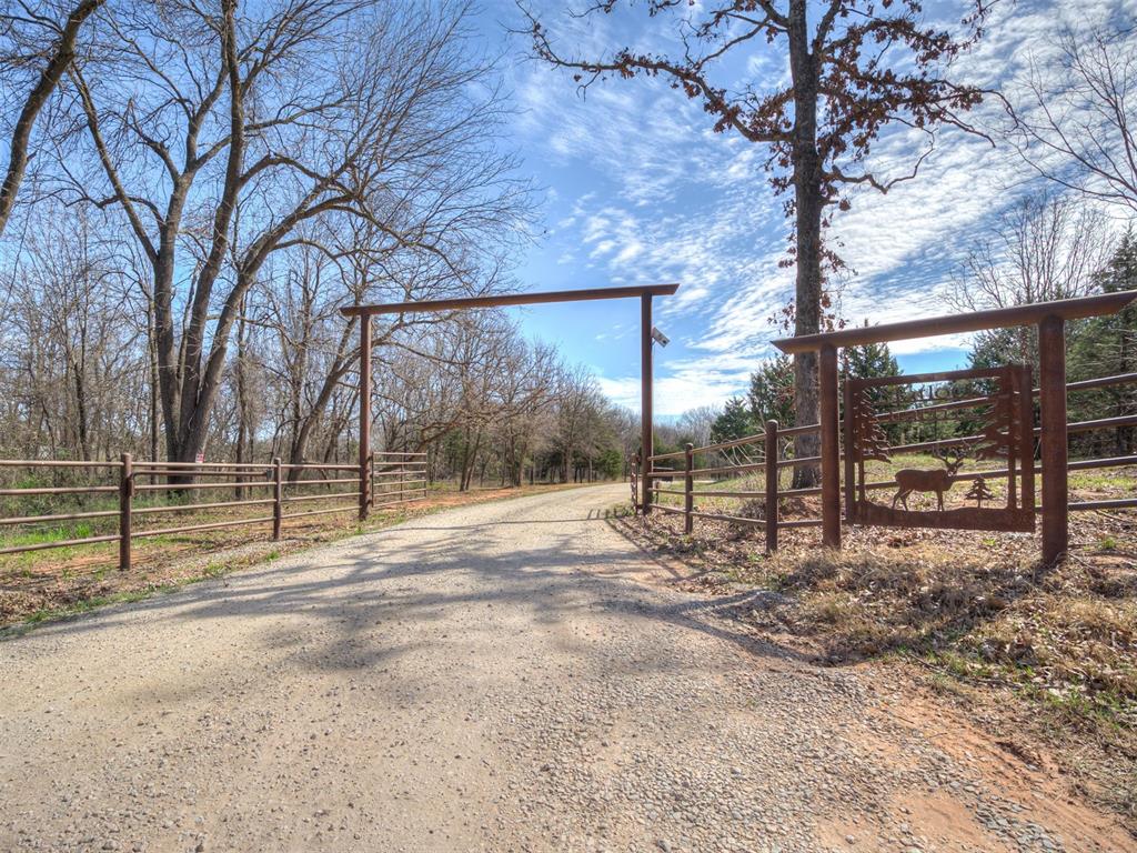 335400 E 1048 Road Property Photo 3
