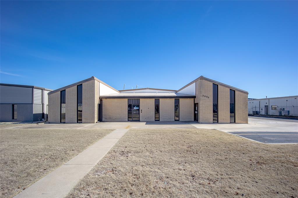 2805 Broce Drive Property Photo 2