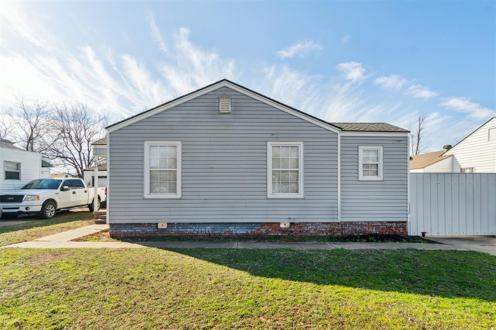 320 E Grumman Drive Property Photo 4