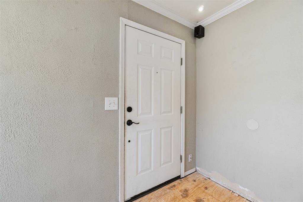 320 E Grumman Drive Property Photo 6