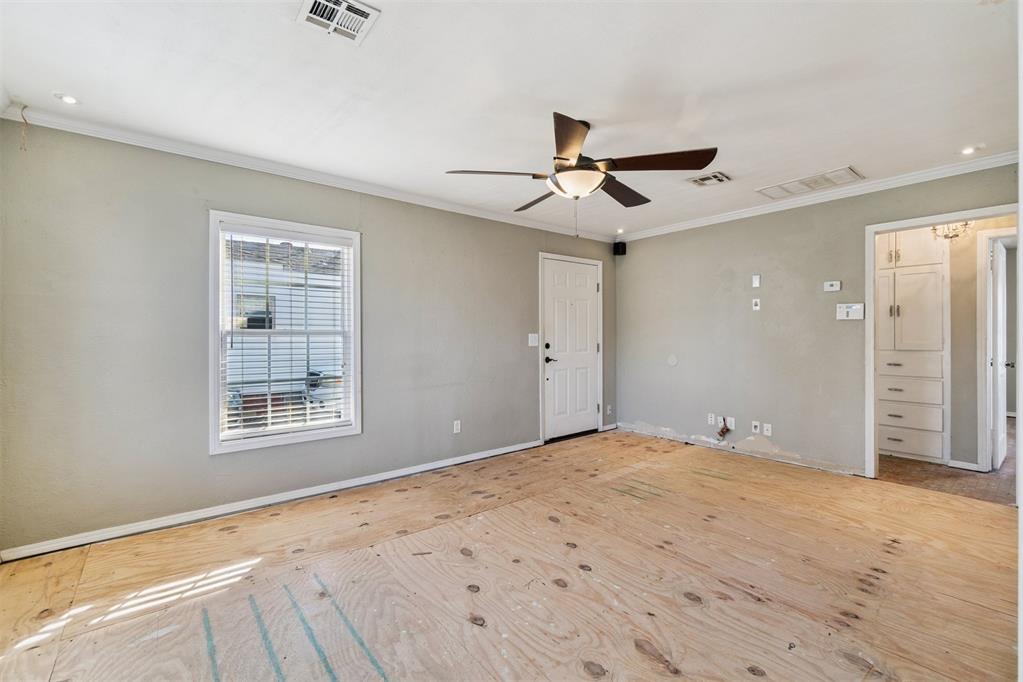 320 E Grumman Drive Property Photo 11