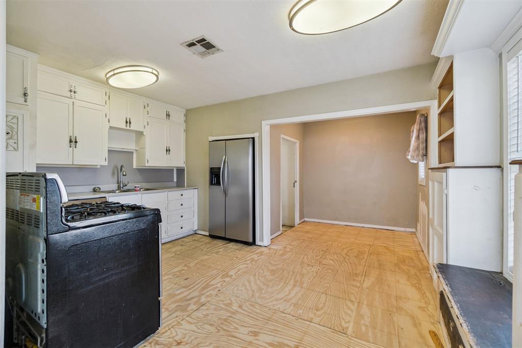 320 E Grumman Drive Property Photo 12