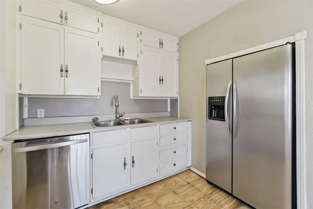 320 E Grumman Drive Property Photo 19