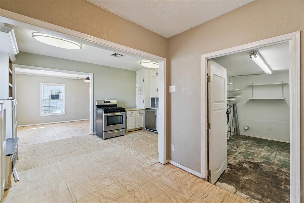 320 E Grumman Drive Property Photo 22