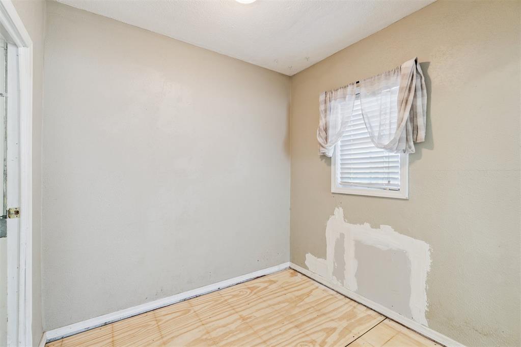 320 E Grumman Drive Property Photo 35