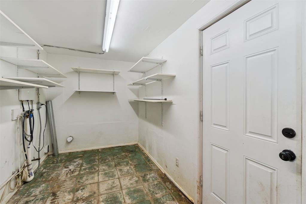 320 E Grumman Drive Property Photo 37