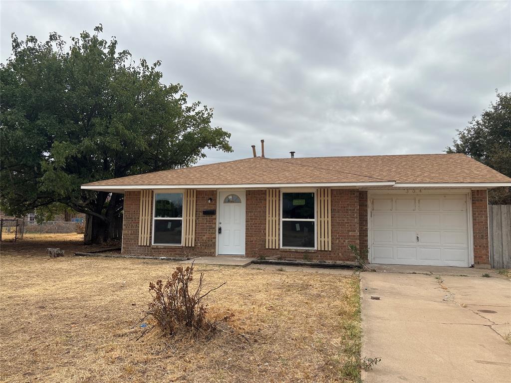 304 Saturn Street Property Photo 1