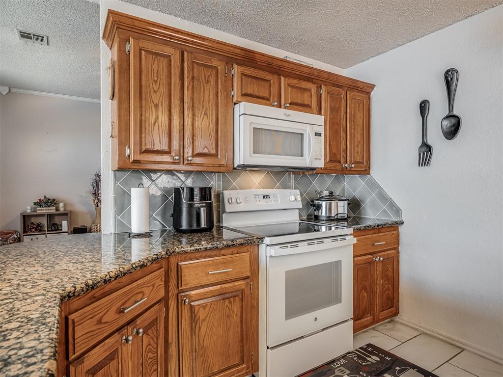 17304 Sun River Court Property Photo 9