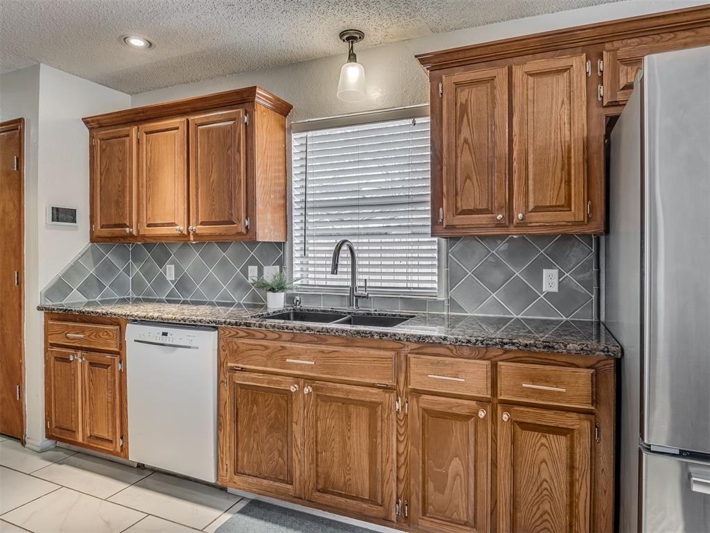 17304 Sun River Court Property Photo 10