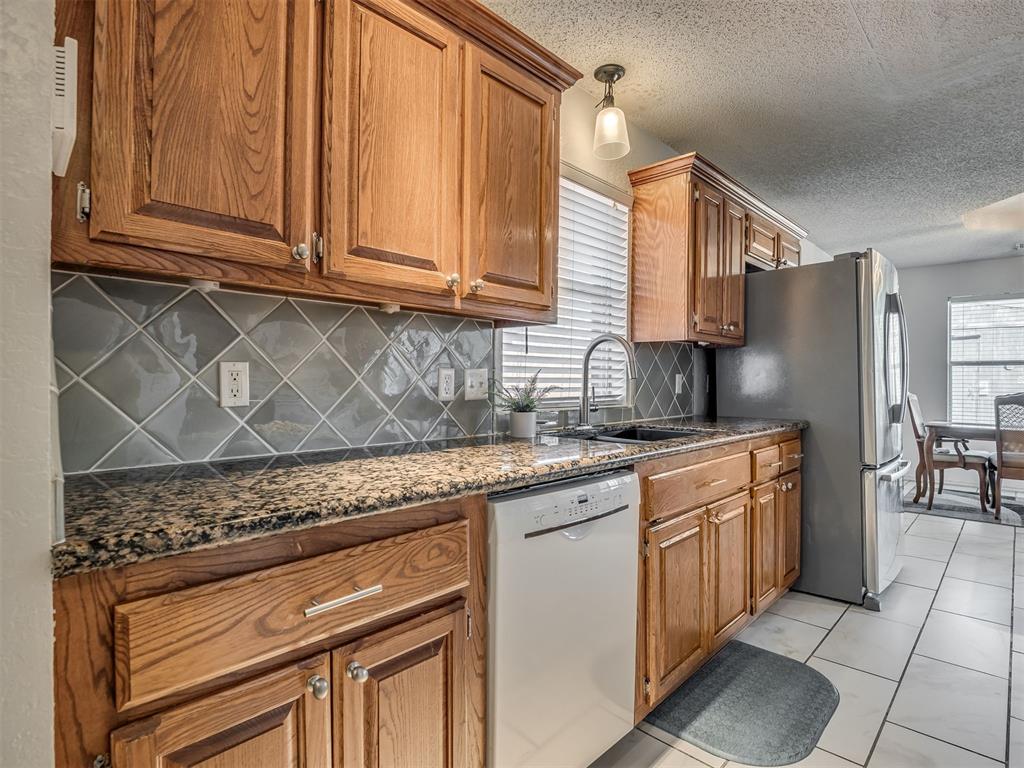 17304 Sun River Court Property Photo 12