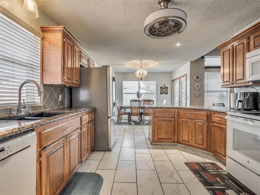 17304 Sun River Court Property Photo 13