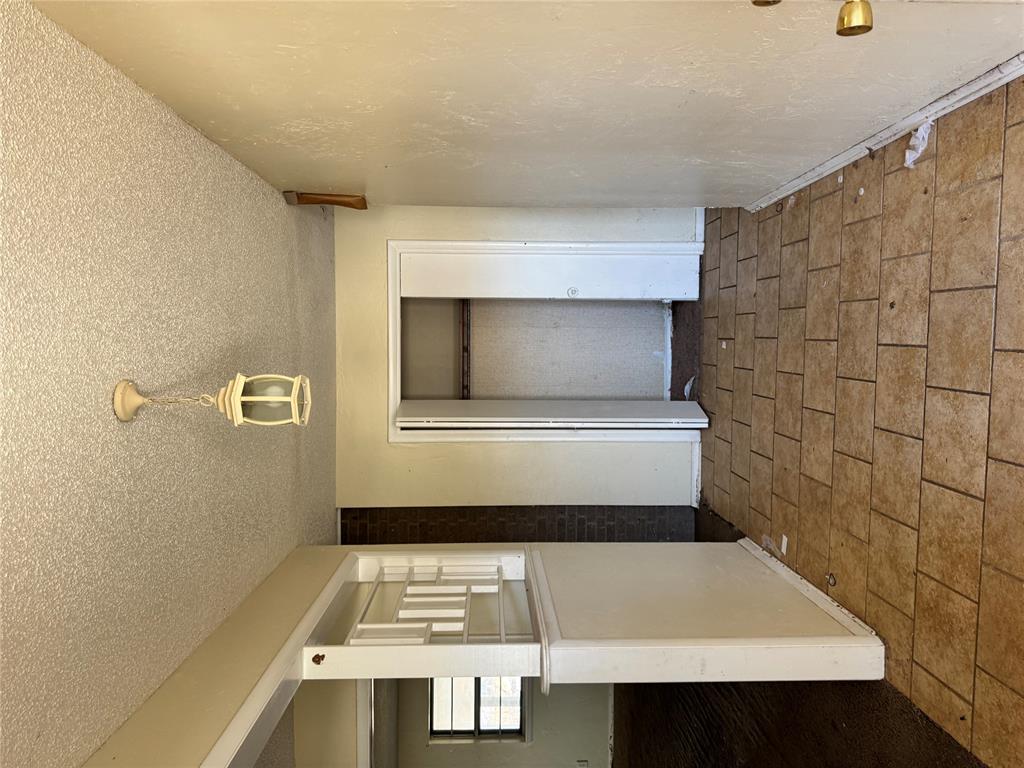 6416 N Nicklas Avenue Property Photo 3