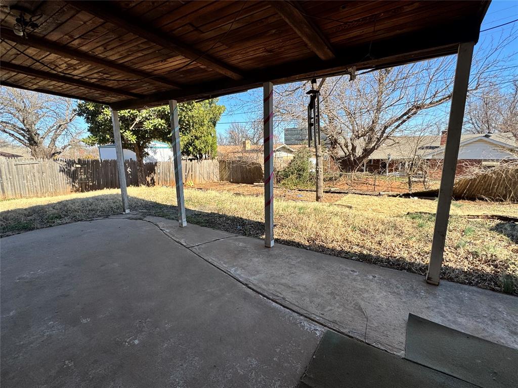 6416 N Nicklas Avenue Property Photo 12