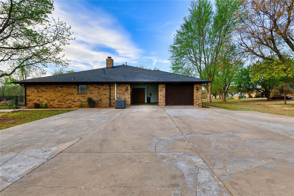 1010 Amy Way Property Photo 4