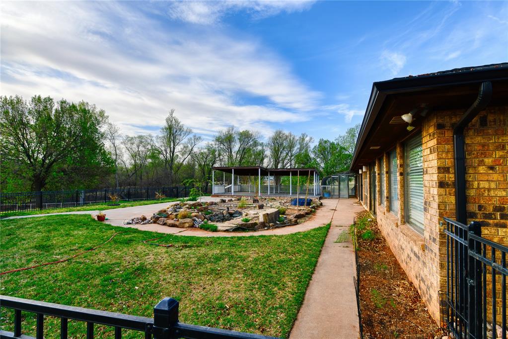 1010 Amy Way Property Photo 6
