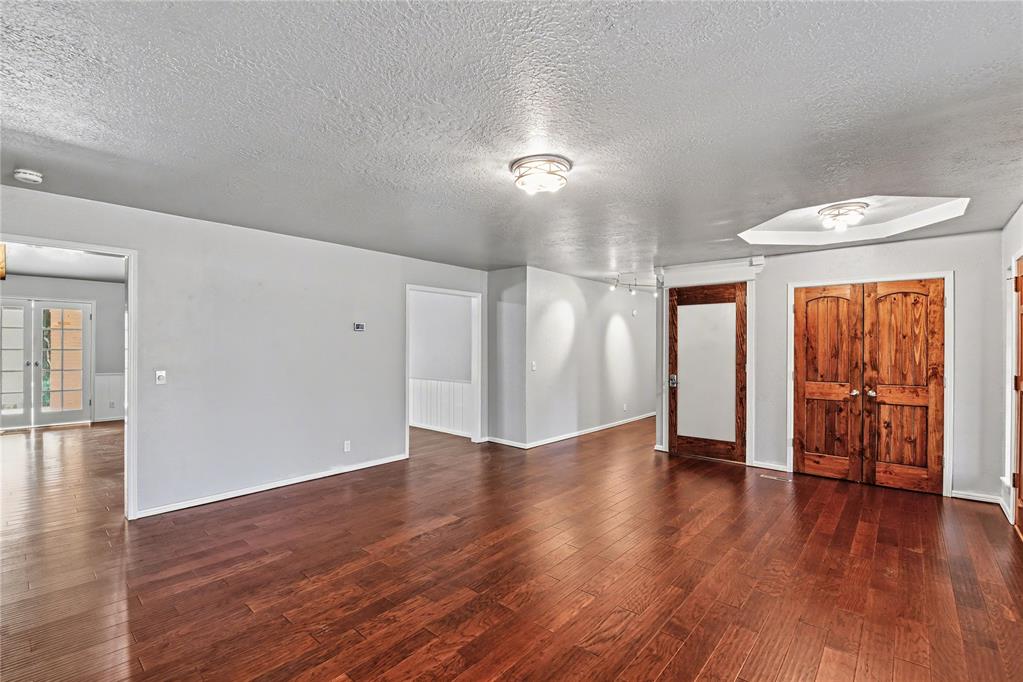 1010 Amy Way Property Photo 11