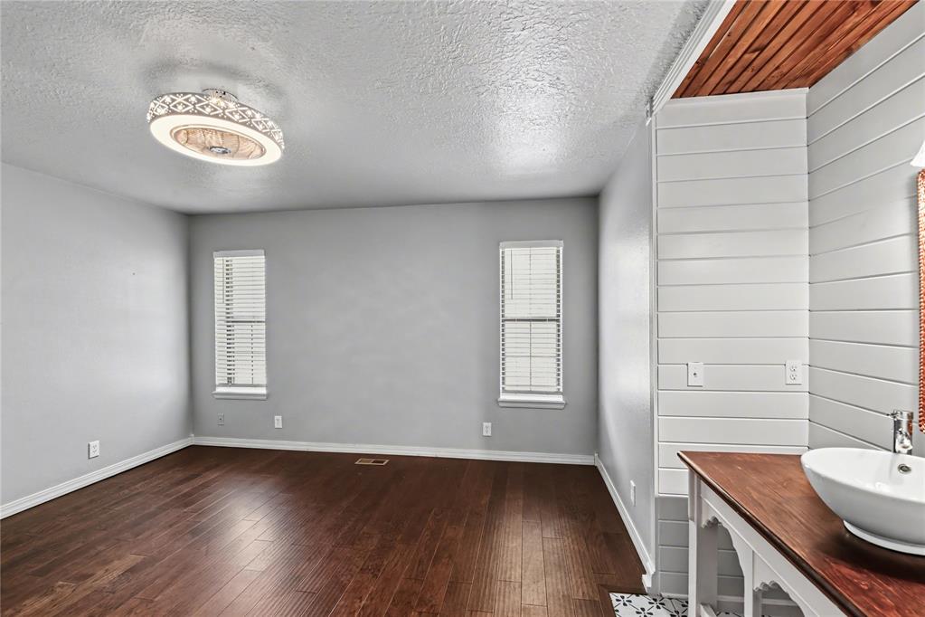 1010 Amy Way Property Photo 24