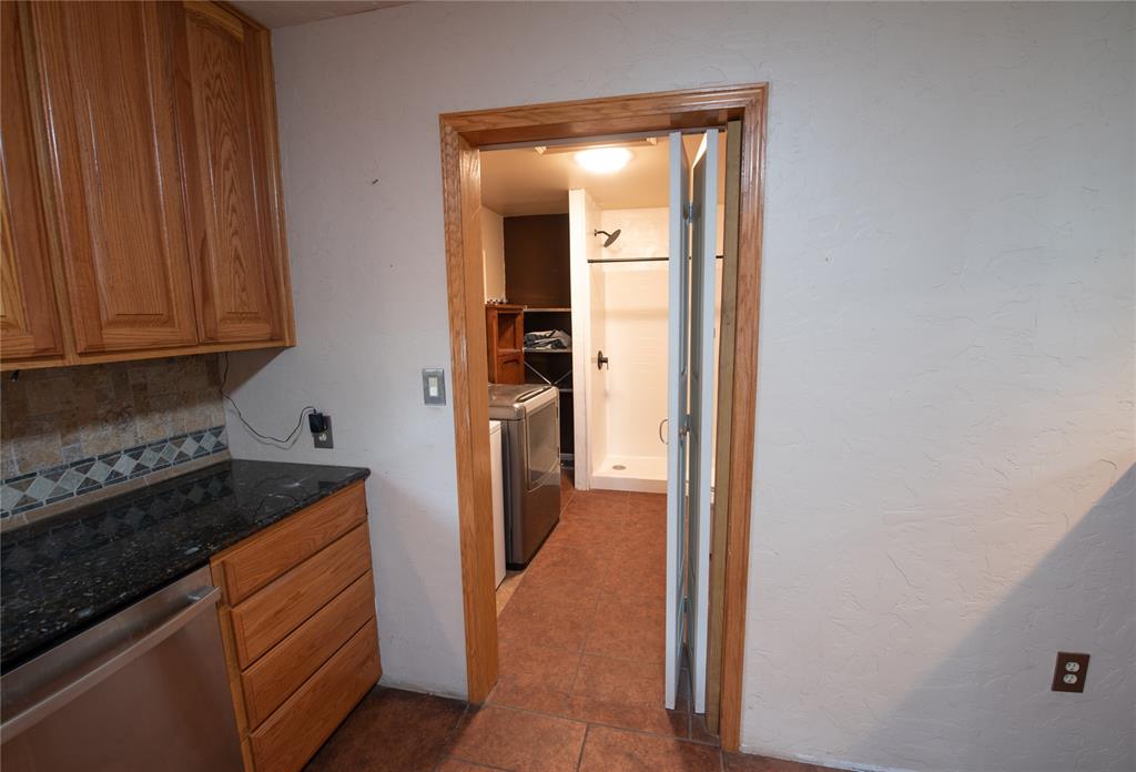 216 N Hitchcock Street Property Photo 12