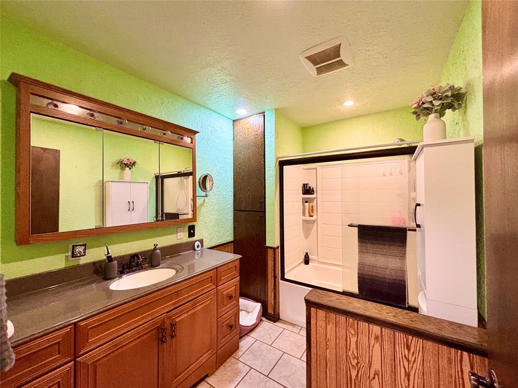 216 N Hitchcock Street Property Photo 18