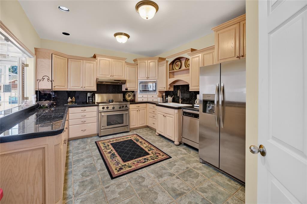 15528 Swallowtail Road Property Photo 39