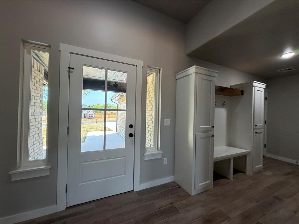 2204 Winter Ridge Road Property Photo 2