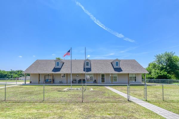 2300 S Main Street Property Photo 4