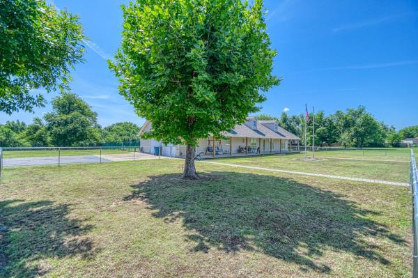 2300 S Main Street Property Photo 8