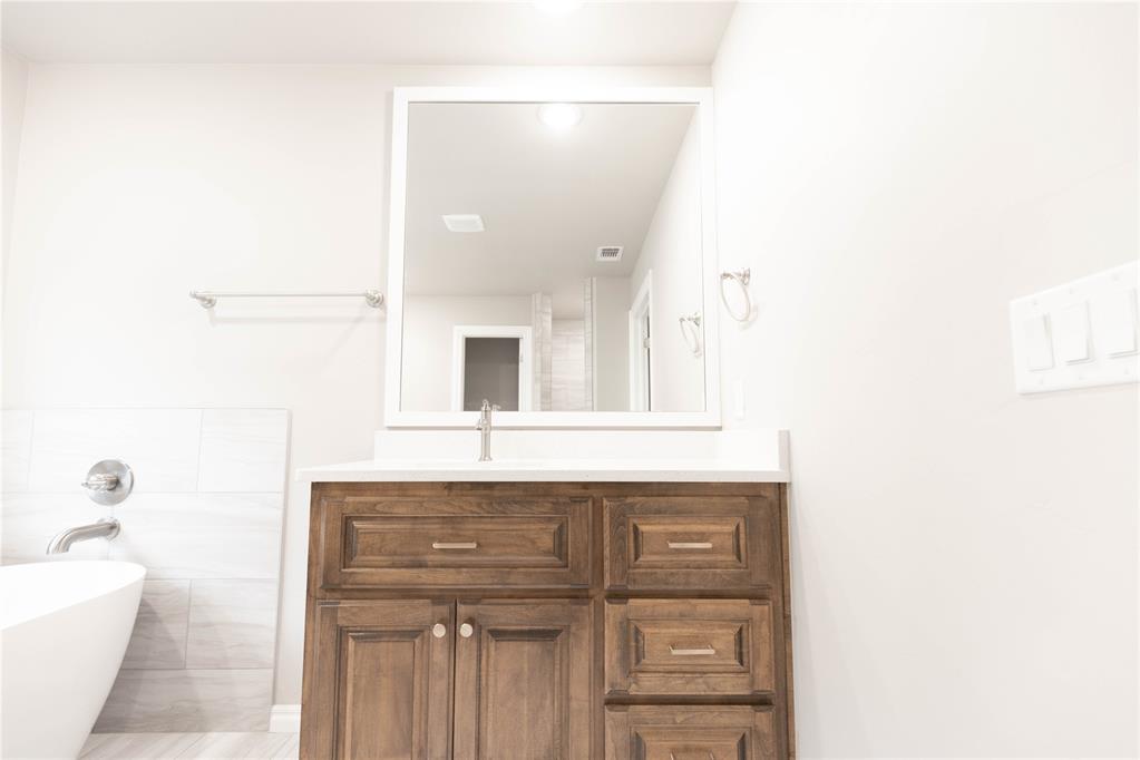 9304 Nw 119th Street Property Photo 11