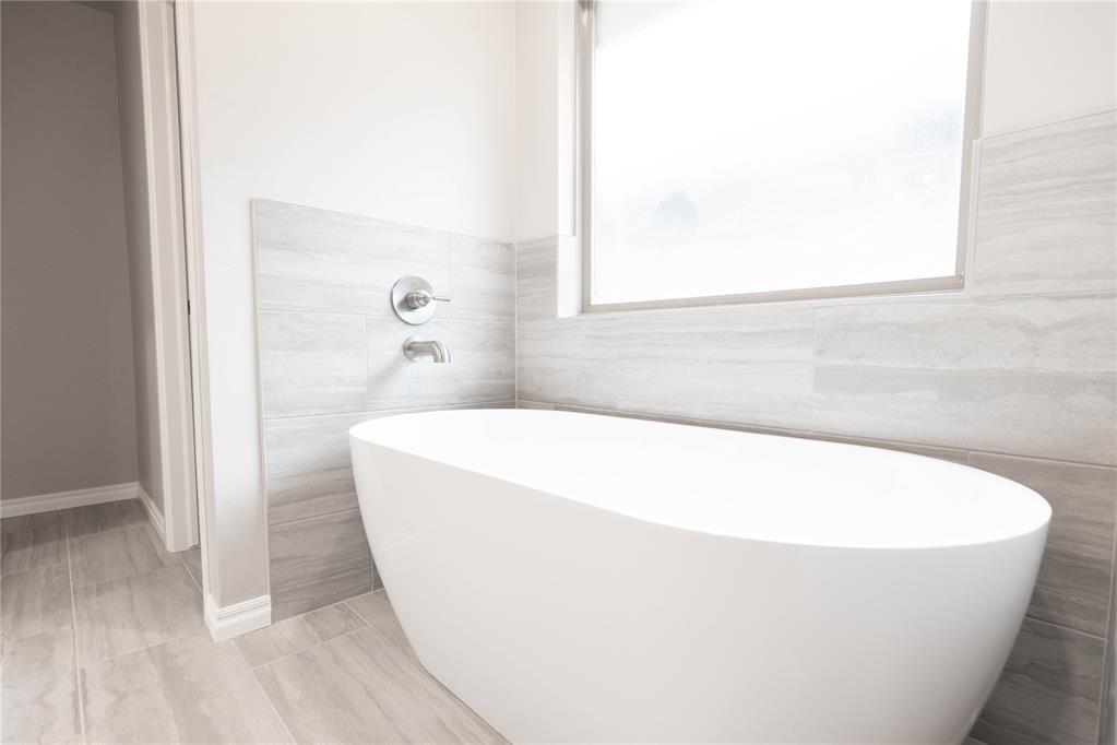 9312 Nw 119th Street Property Photo 12