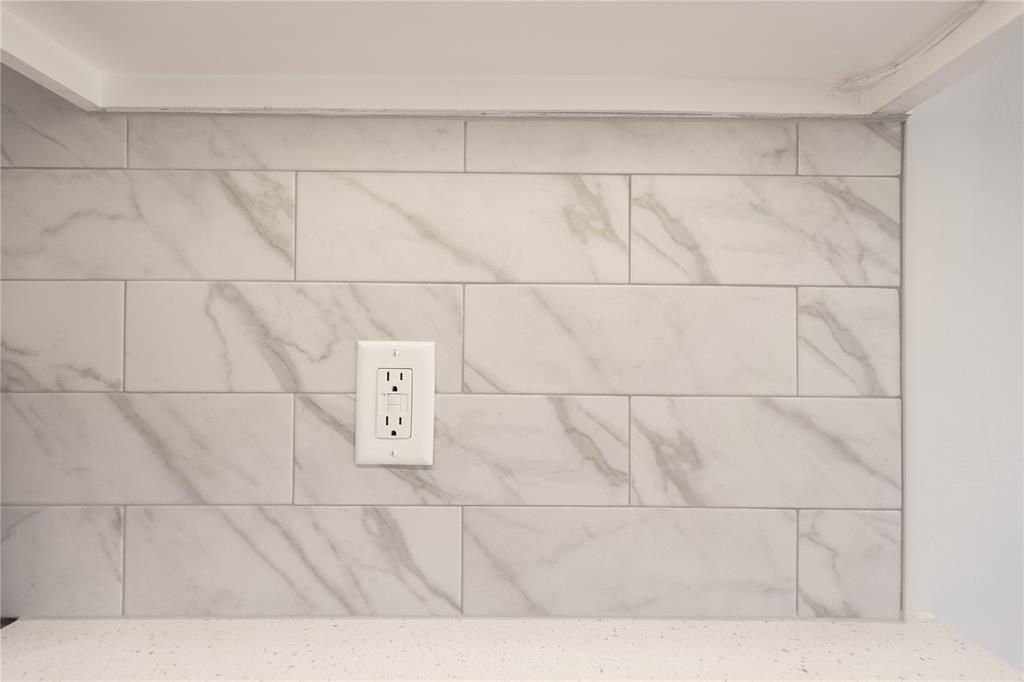 9216 Nw 119th Street Property Photo 6