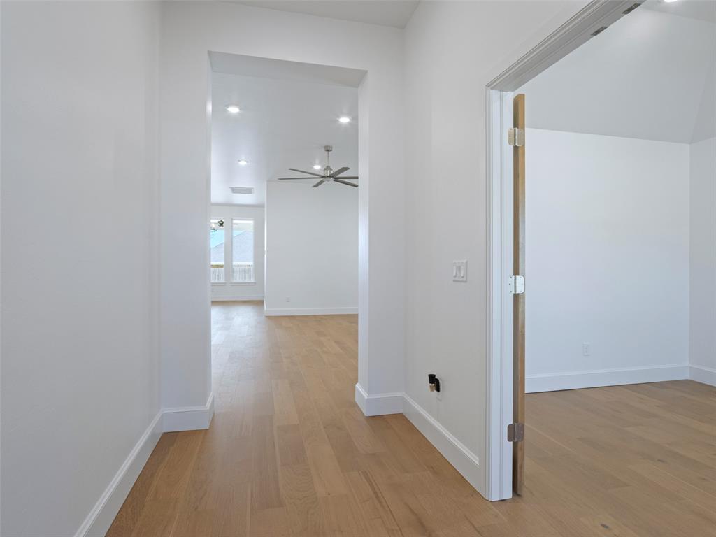 16301 Dakota Drive Property Photo 4