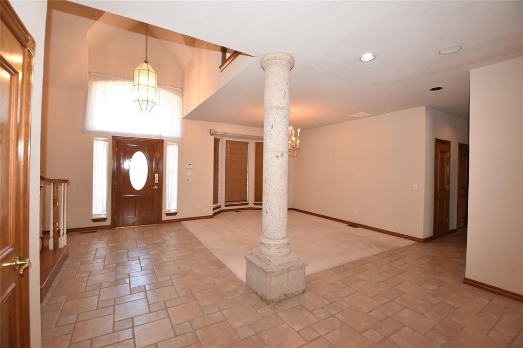 12608 Redstone Court Property Photo 4