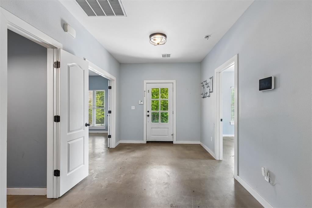 551 W 9th Avenue Property Photo 5