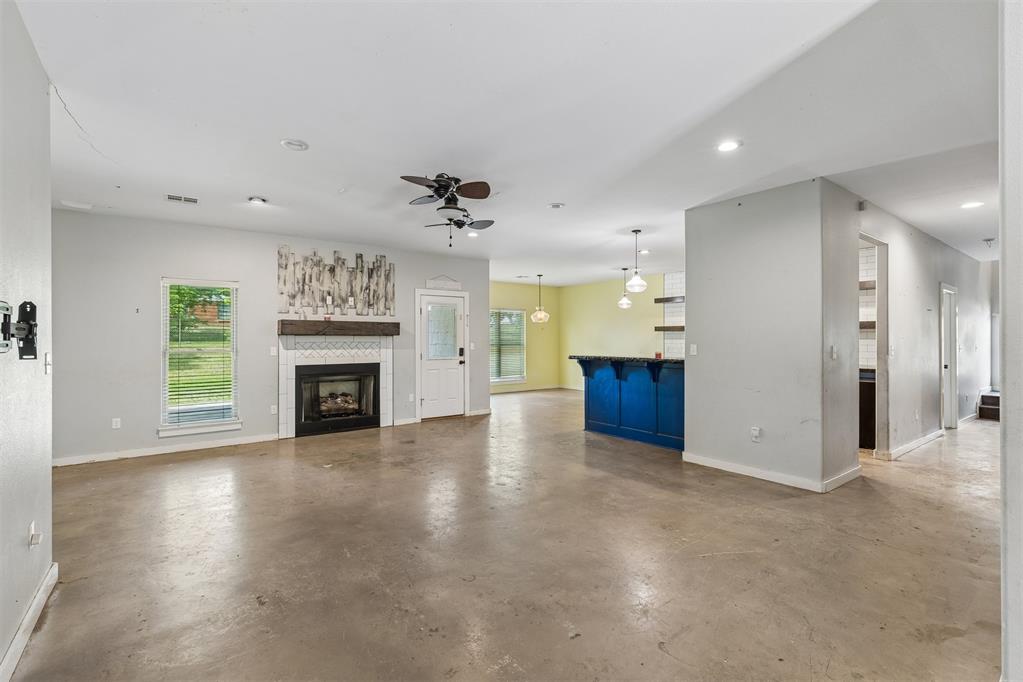 551 W 9th Avenue Property Photo 6