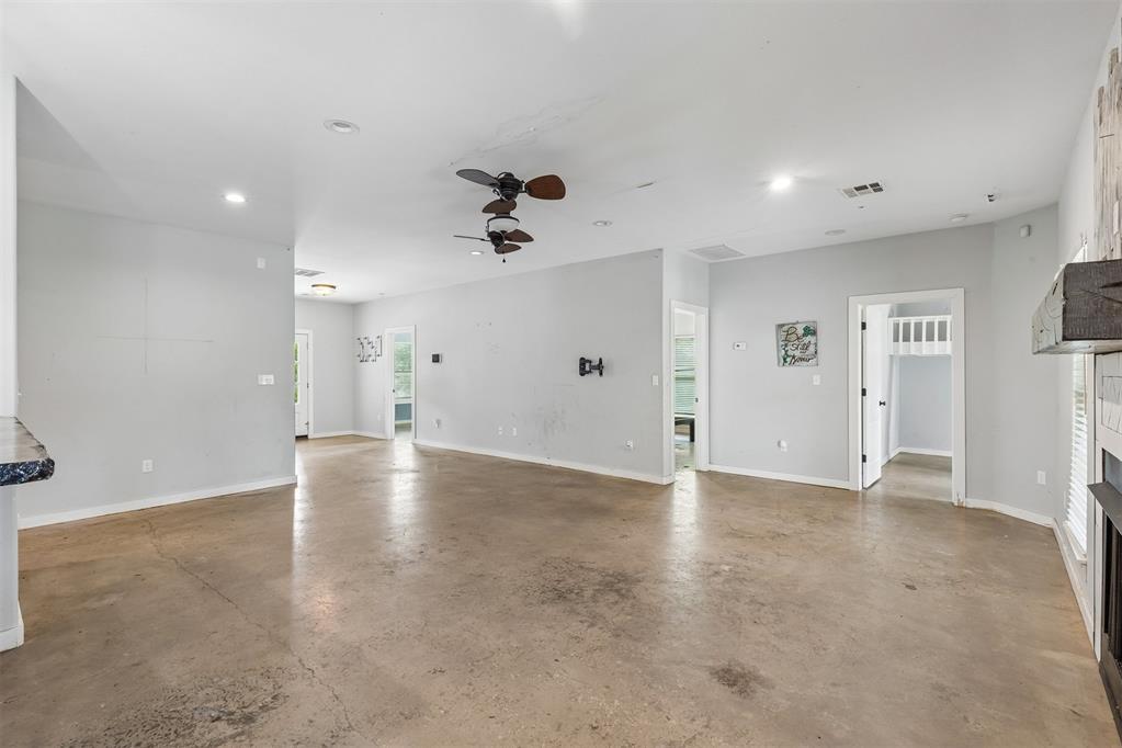 551 W 9th Avenue Property Photo 8
