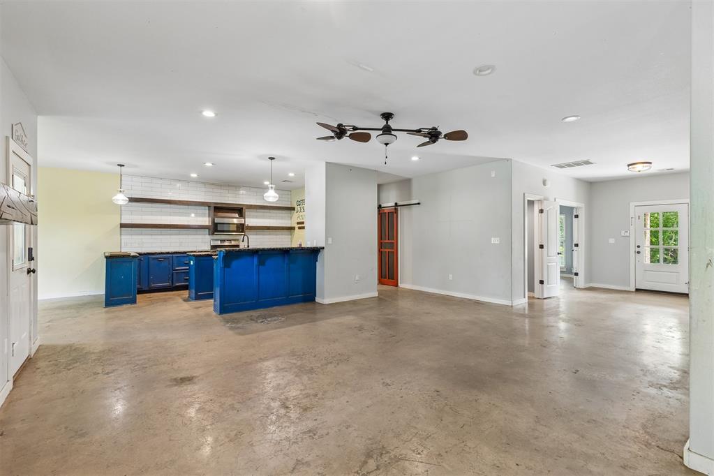 551 W 9th Avenue Property Photo 9