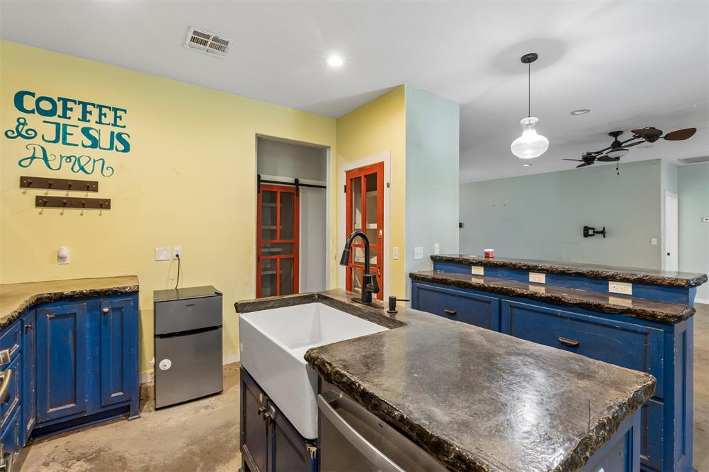 551 W 9th Avenue Property Photo 15