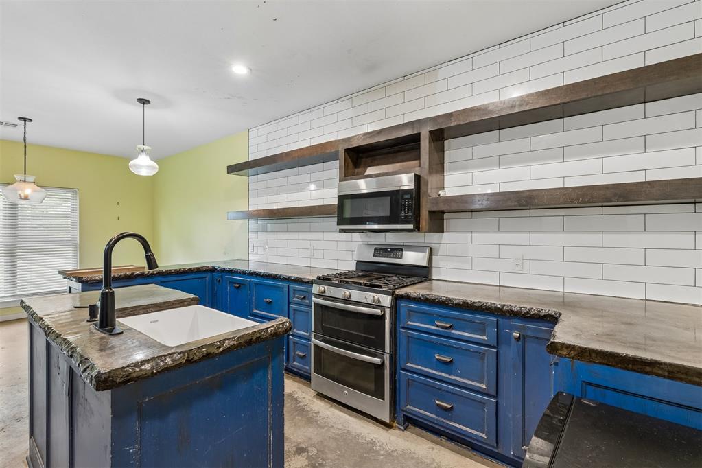 551 W 9th Avenue Property Photo 16