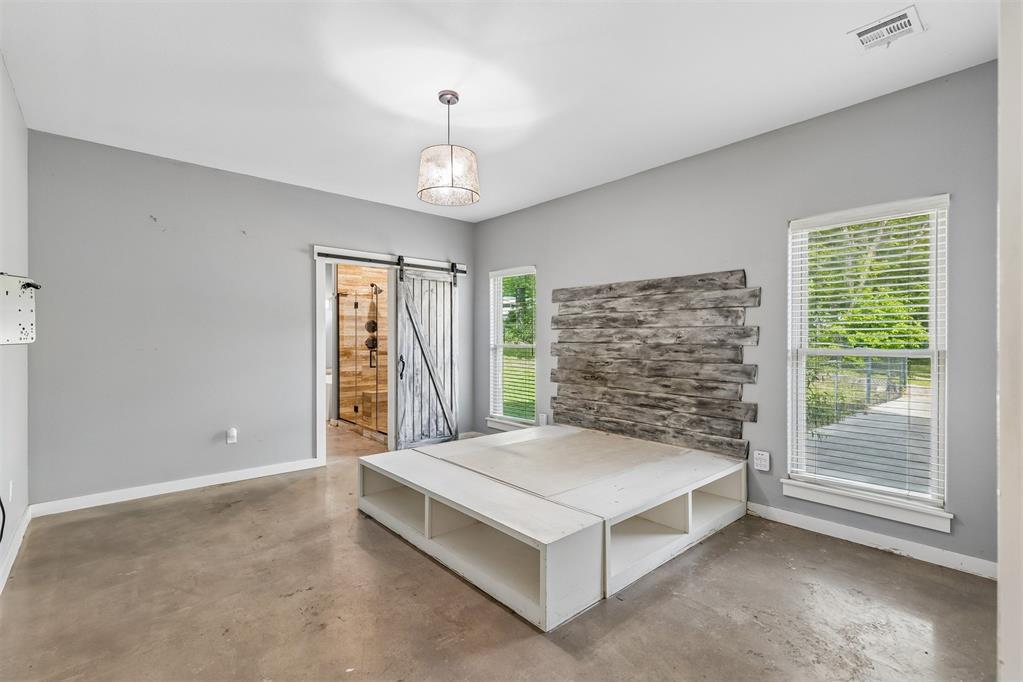 551 W 9th Avenue Property Photo 17