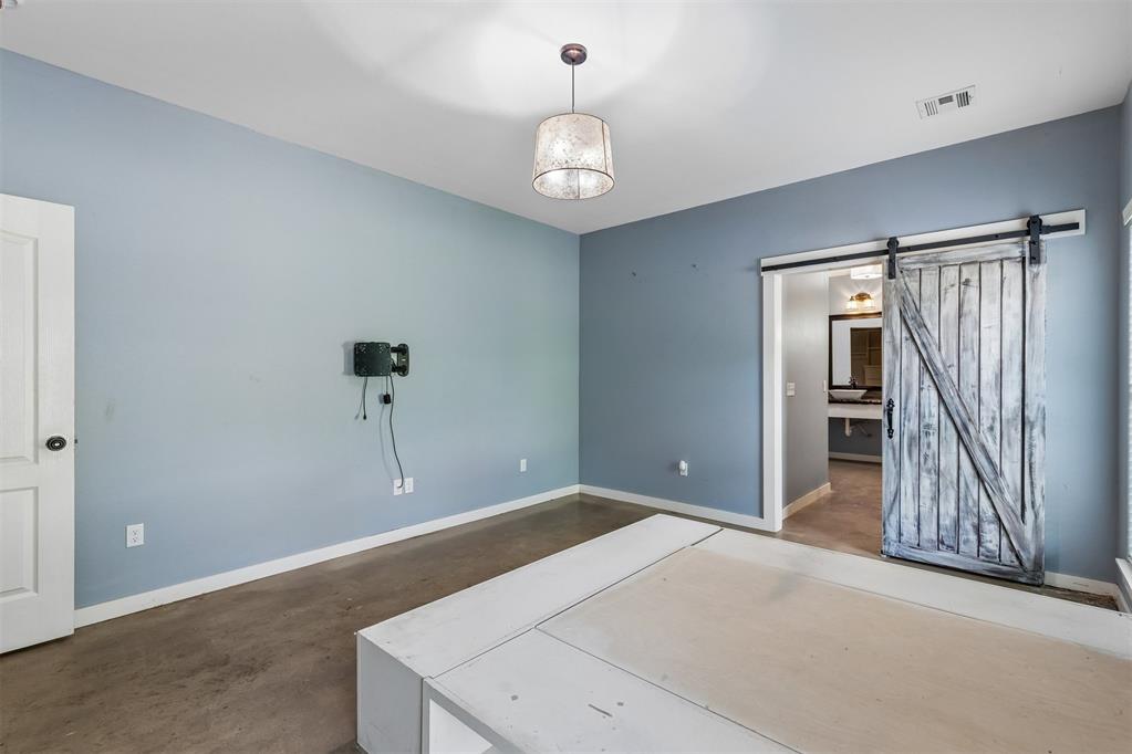 551 W 9th Avenue Property Photo 18